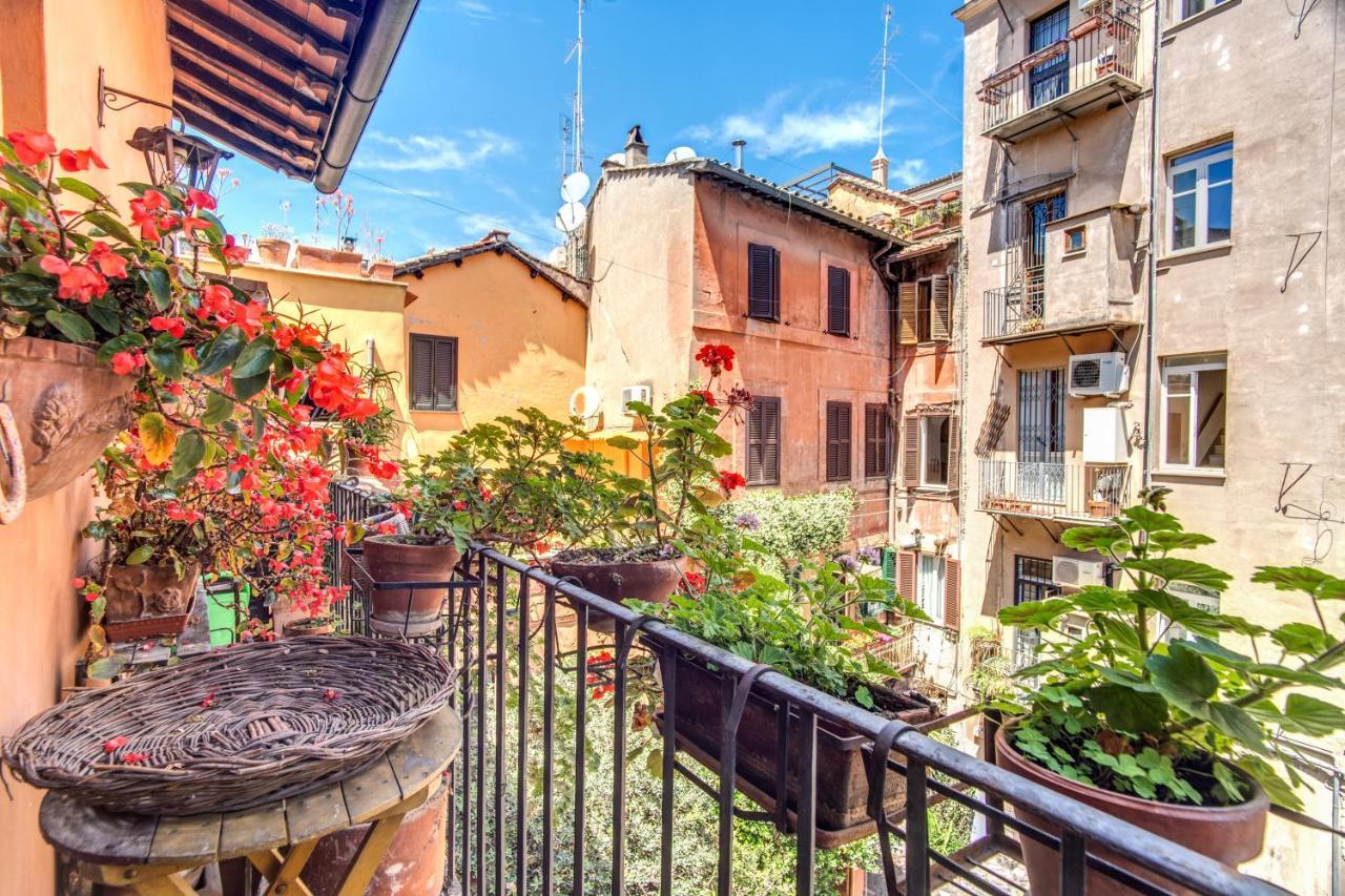 The Red House At Arco Degli Acetari Ferienhaus